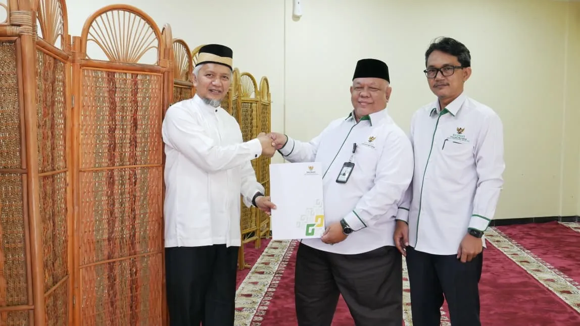 BAZNAS Tangsel Serahkan Bantuan Karpet Mushola untuk Pascasarjana UIK Bogor